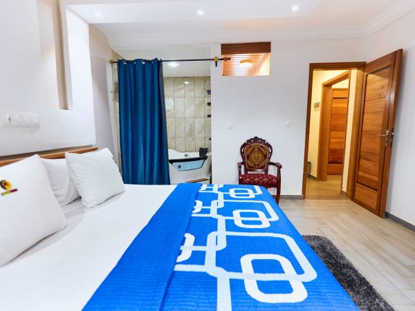 Senior Suite With Jacuzzi (Suite Senior avec Jacuzzi)